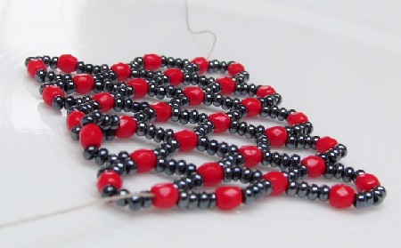 beaded bracelet in flat vertical netting